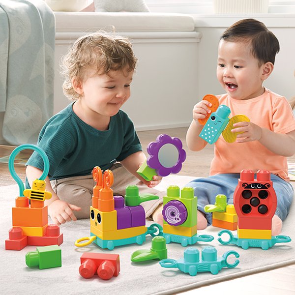 Foto van speelgoed MEGA_bloks_first_builders_move_n_groove_caterpillar_MattelHKN44_LIFESTYLE_.png